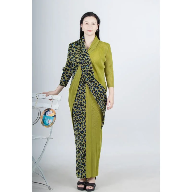 Tianbao Miyake Fold Women′s 2023 New Leopard Print Cross V-Neck Long Sleeve Temperament Slim Large Size Women′s Dress